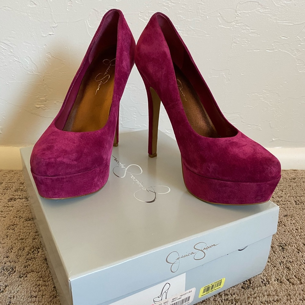Jessica Simpson Suede Cranberry platform pumps EUC